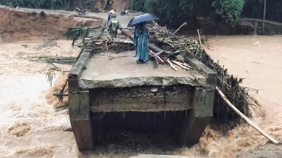 Mưa lũ gây thiệt hại nặng tại các tỉnh miền Trung